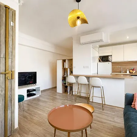 Cosy Renovated Near Beaches Apartment