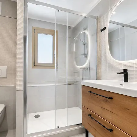 Cosy Renovated Near Beaches Apartment